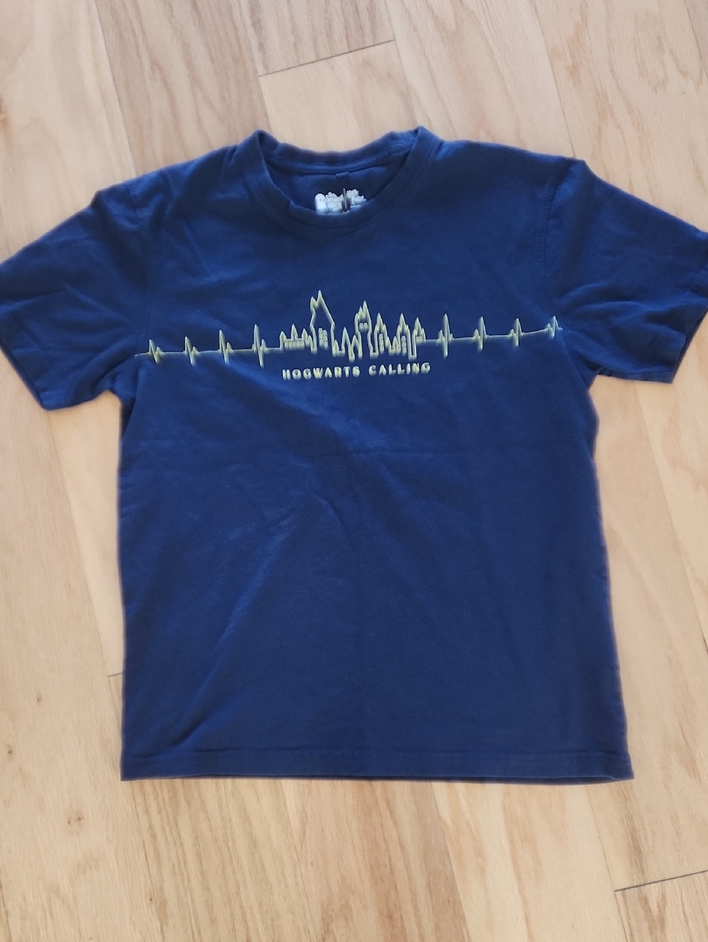 Kids Navy "Hogwarts Calling" Graphic Tee Size Small